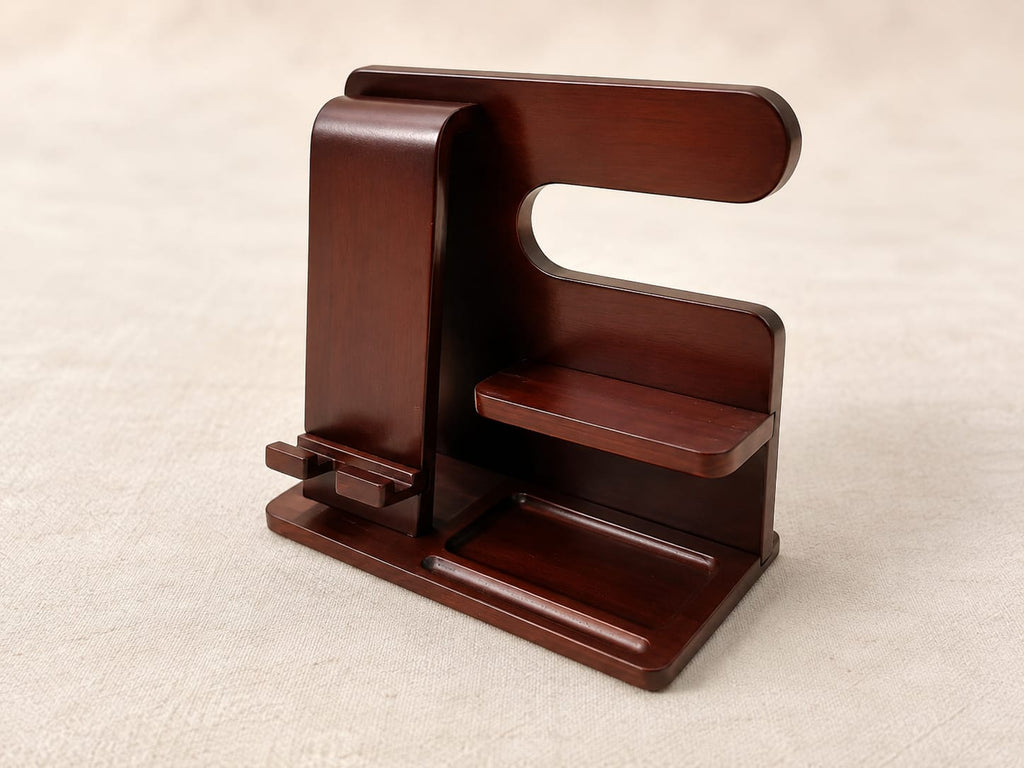 The Valet — Foldable Docking Station